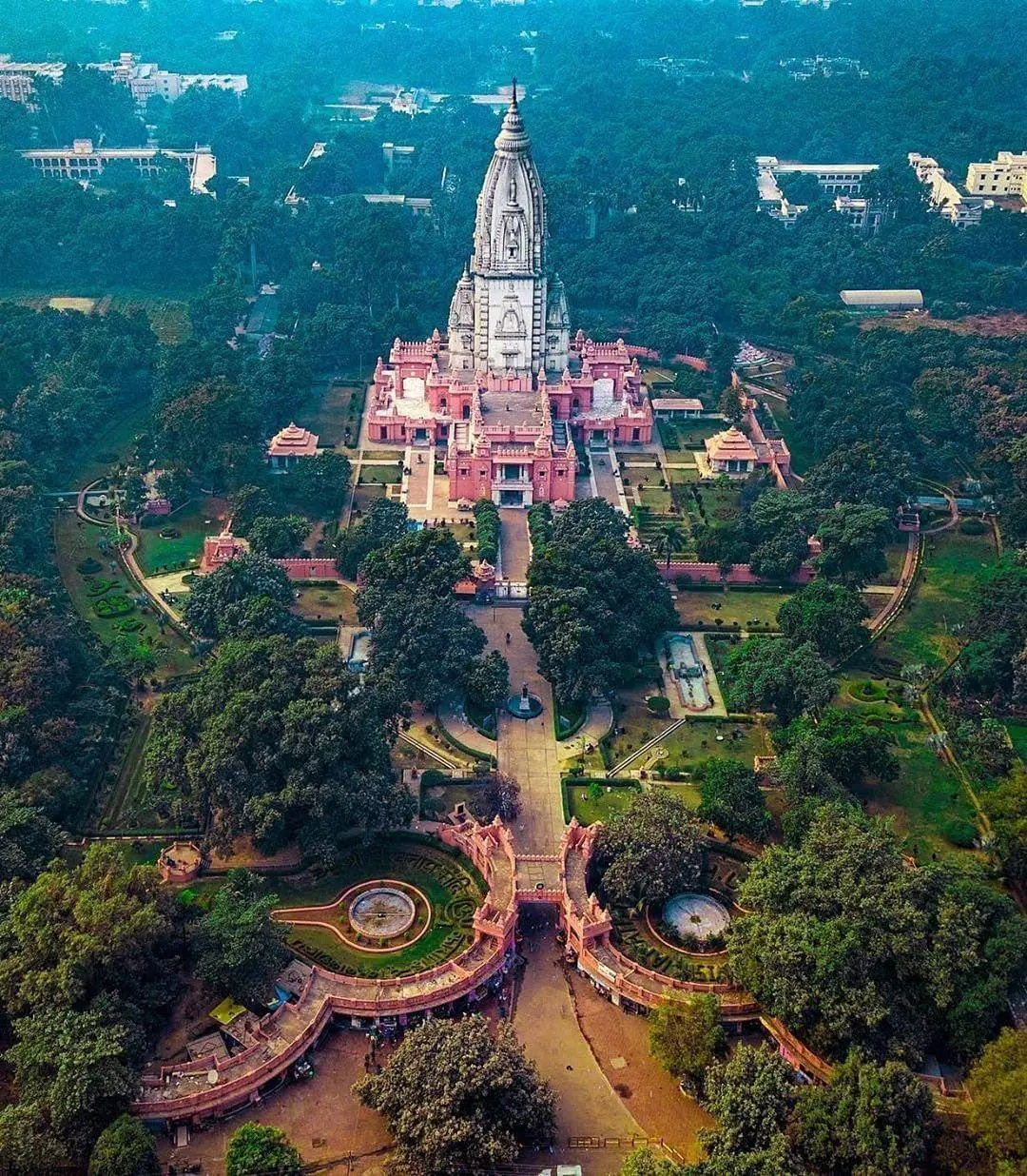 New Vishwanath Temple at Banaras Hindu University, Varanasi New Vishwanath Temple at BHU in Varanasi