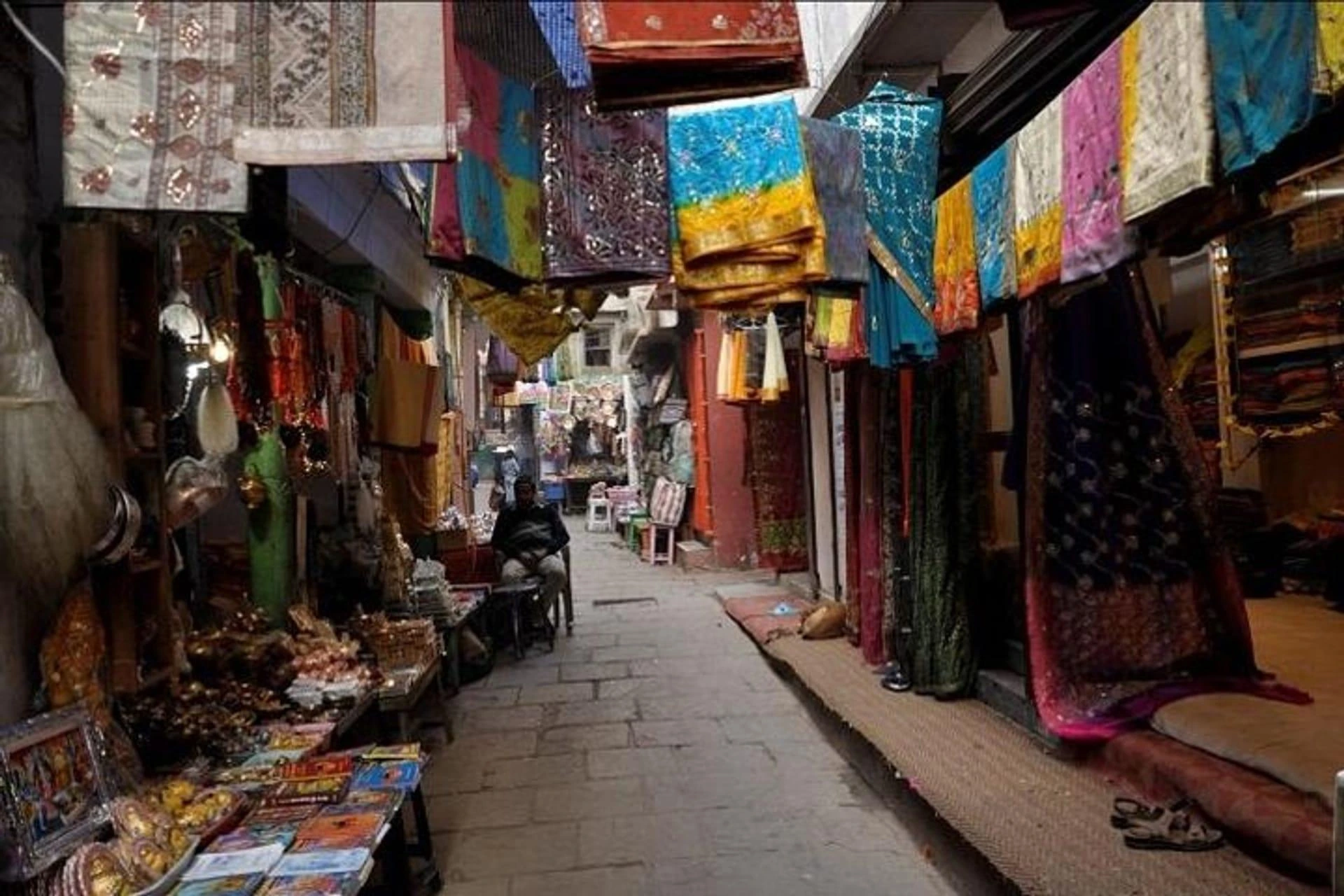 Banaras Silk and Local Markets in Varanasi Banaras silk and local fabric market in Varanasi, Uttar Pradesh