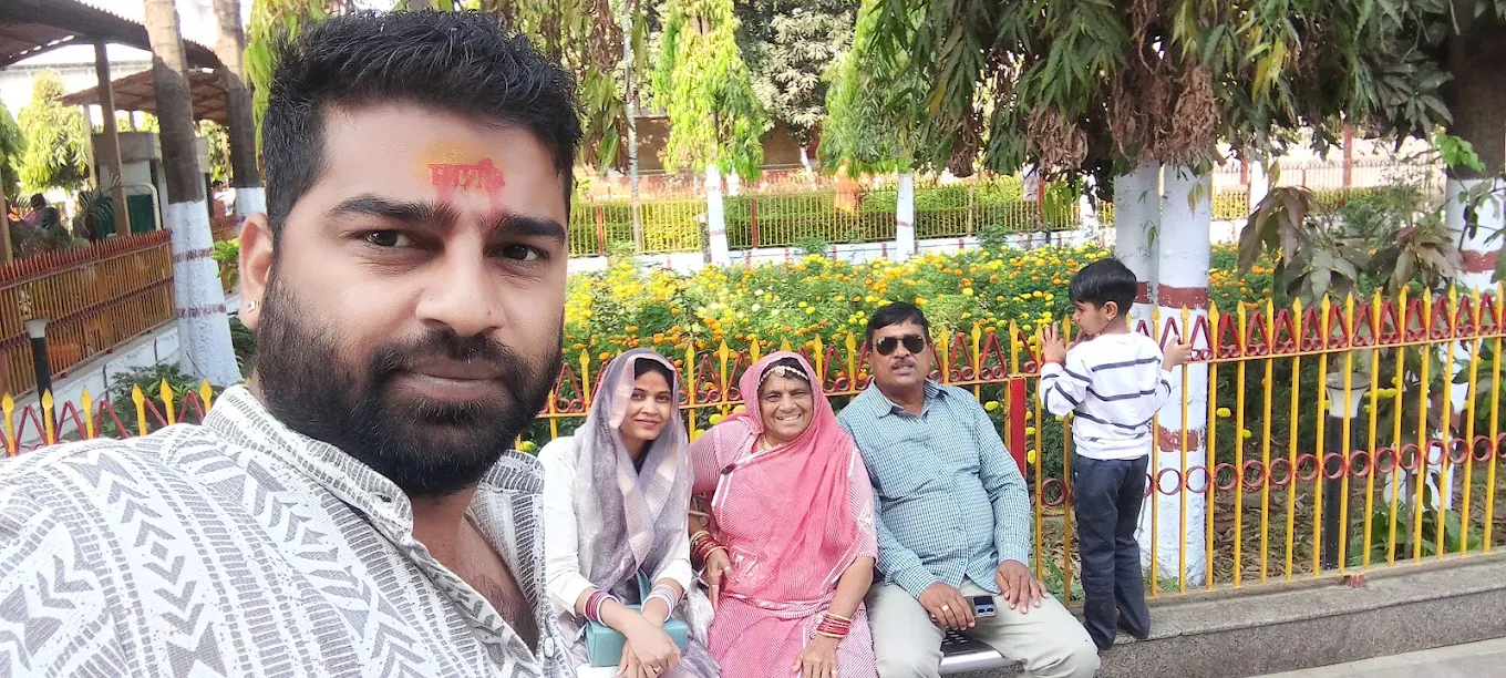 Family and senior citizens on Ayodhya pilgrimage tour